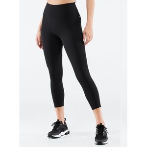 Black high waisted power hold Capri fabletics leggings size medium